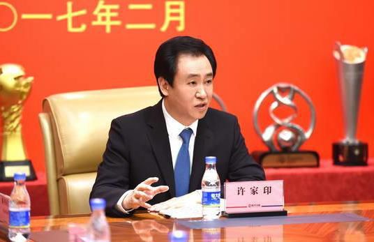 概念海报概念海报概念海报概念海报概念海报概念海报暗藏玄机 肖央挑战全新父亲角色概念海报里，蔚蓝色的天空如雨后初晴般澄澈，天穹下的足球场绿茵林立，球门和足球静静守望，片名的一个;破字潇洒苍劲，带着破土而出、破门而入的力量，一切都似乎孕育着新生的希望和可能